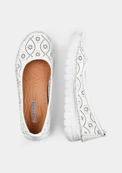 Ballerines estivales en cuir perforé