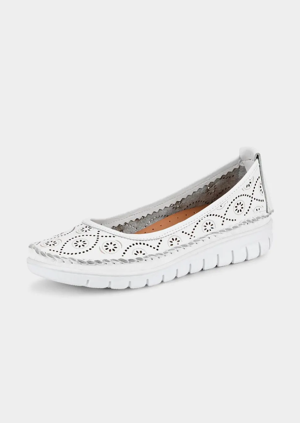 Ballerines estivales en cuir perforé