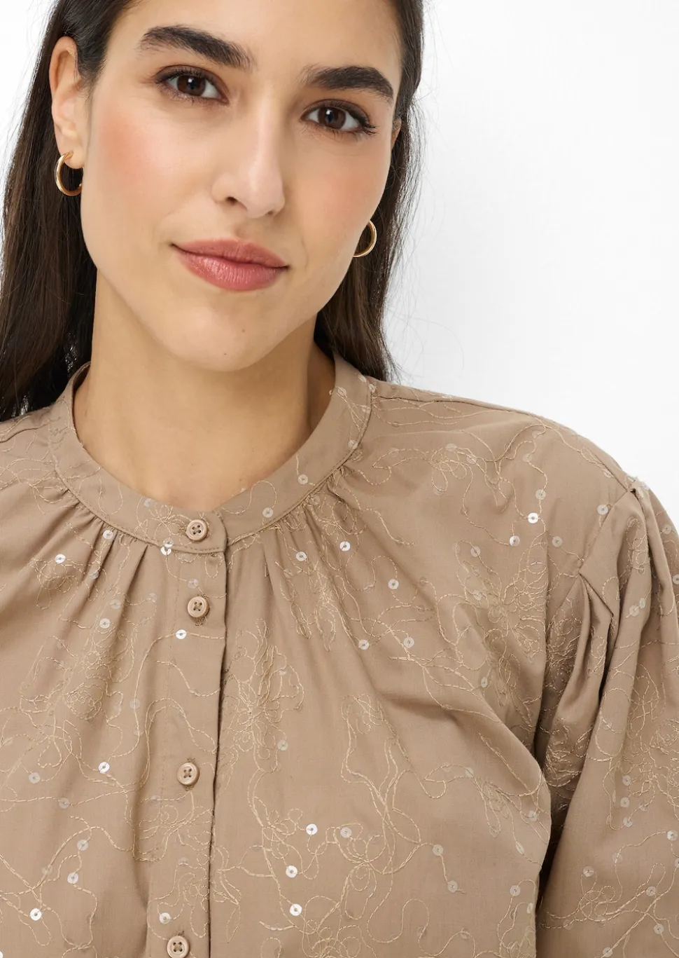 Blouse avec broderie et paillettes
