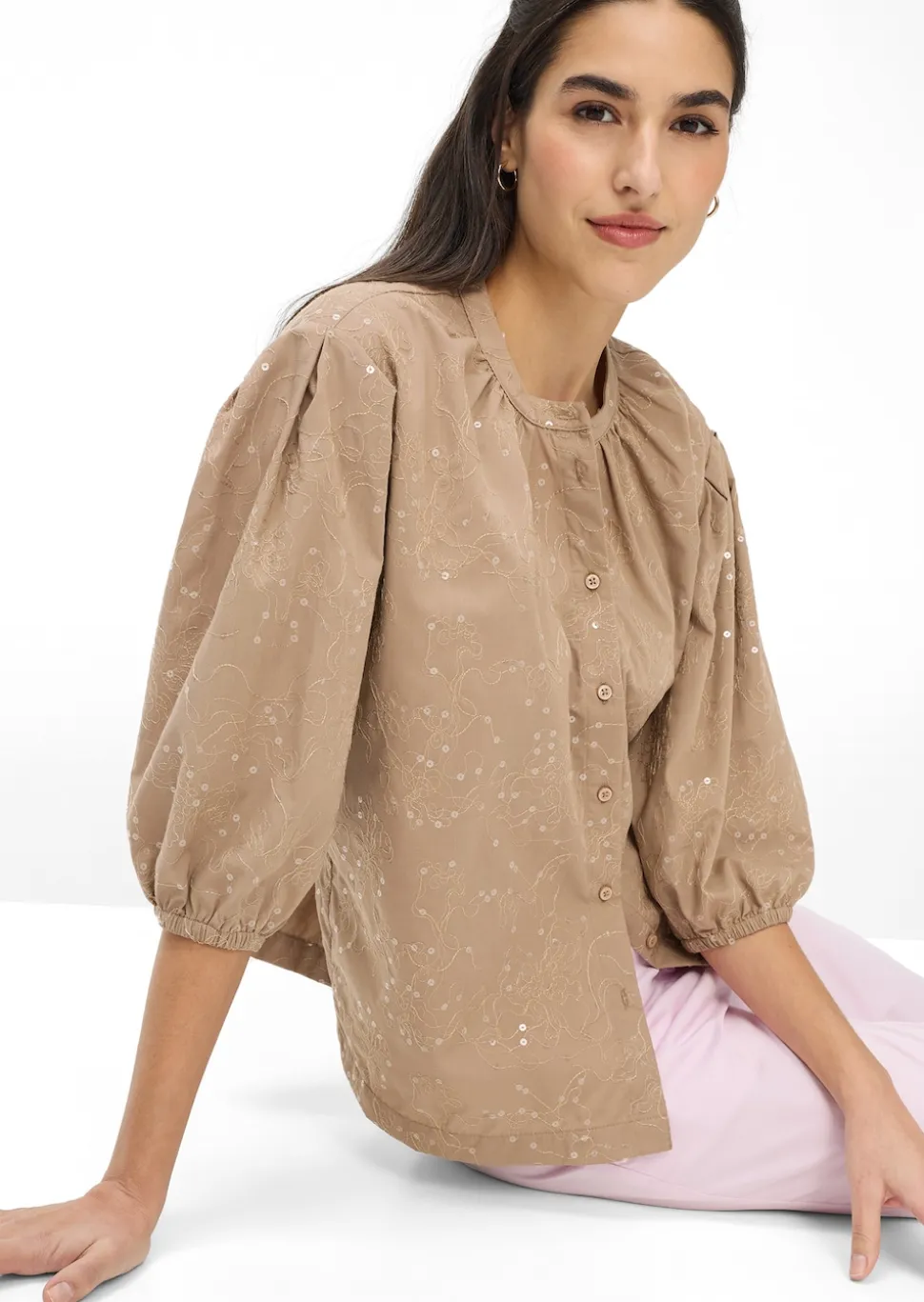 Blouse avec broderie et paillettes