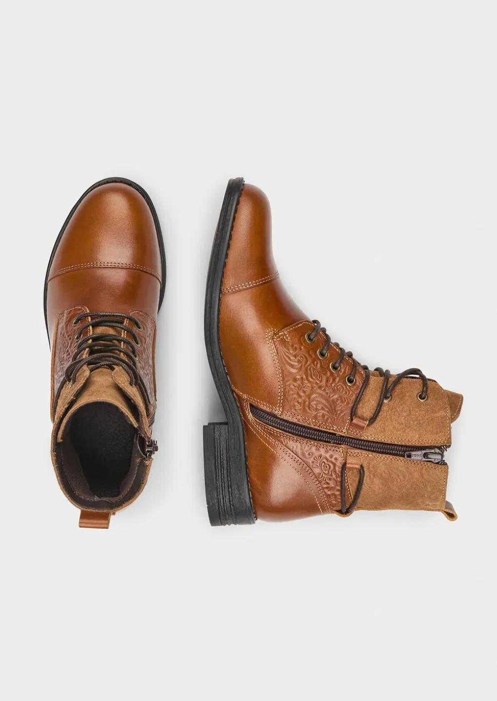 Bottines en cuir marqué