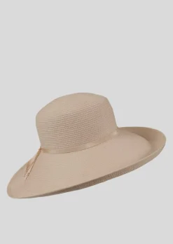 Chapeau d’été élégant à bord large