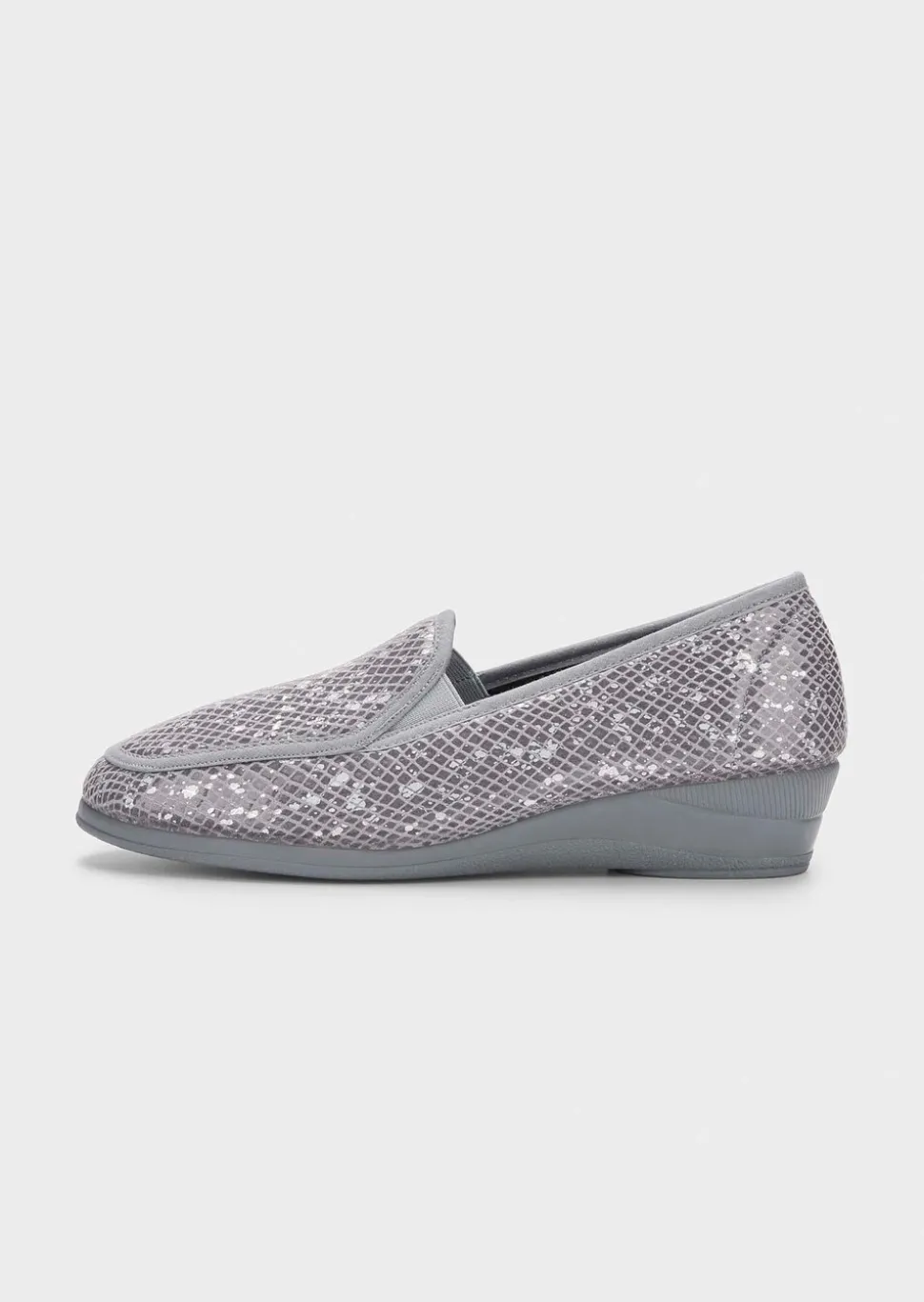 Chaussons avec semelle extérieure à surface structurée pour une meilleure accroche.
