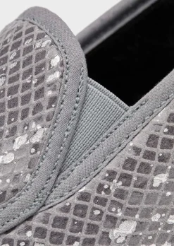 Chaussons avec semelle extérieure à surface structurée pour une meilleure accroche.