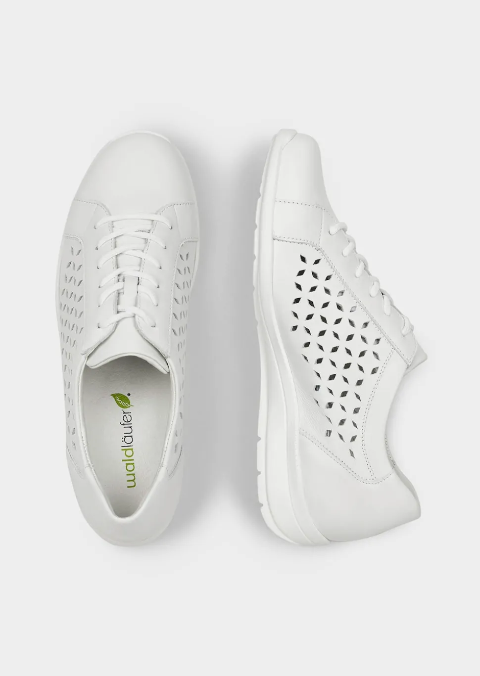 Chaussures basses avec perforations décoratives