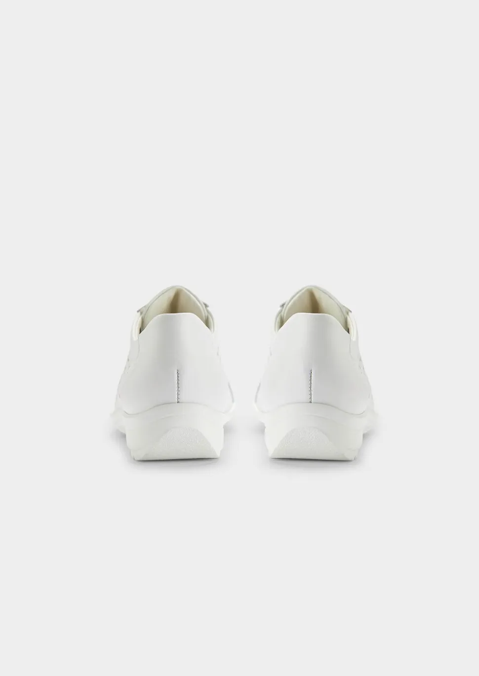 Chaussures basses avec perforations décoratives
