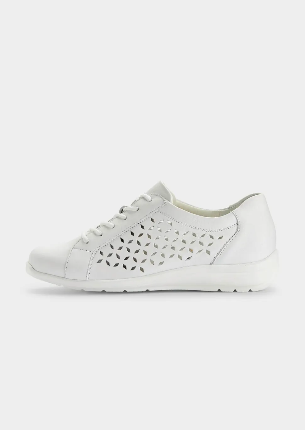 Chaussures basses avec perforations décoratives