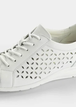 Chaussures basses avec perforations décoratives