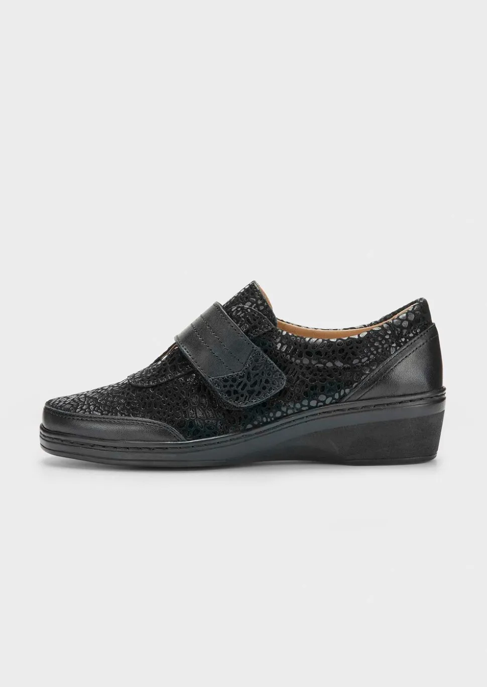Chaussures basses en cuir avec détails brillants