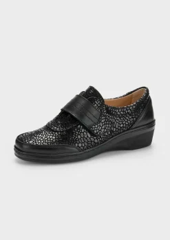 Chaussures basses en cuir avec détails brillants