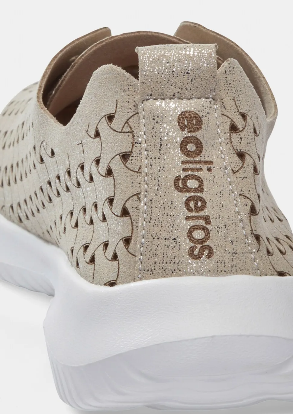 Chaussures ultra-légères avec perforations