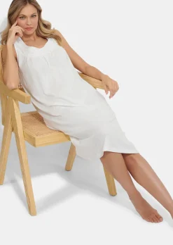 Chemise de nuit longue ornée de ruches