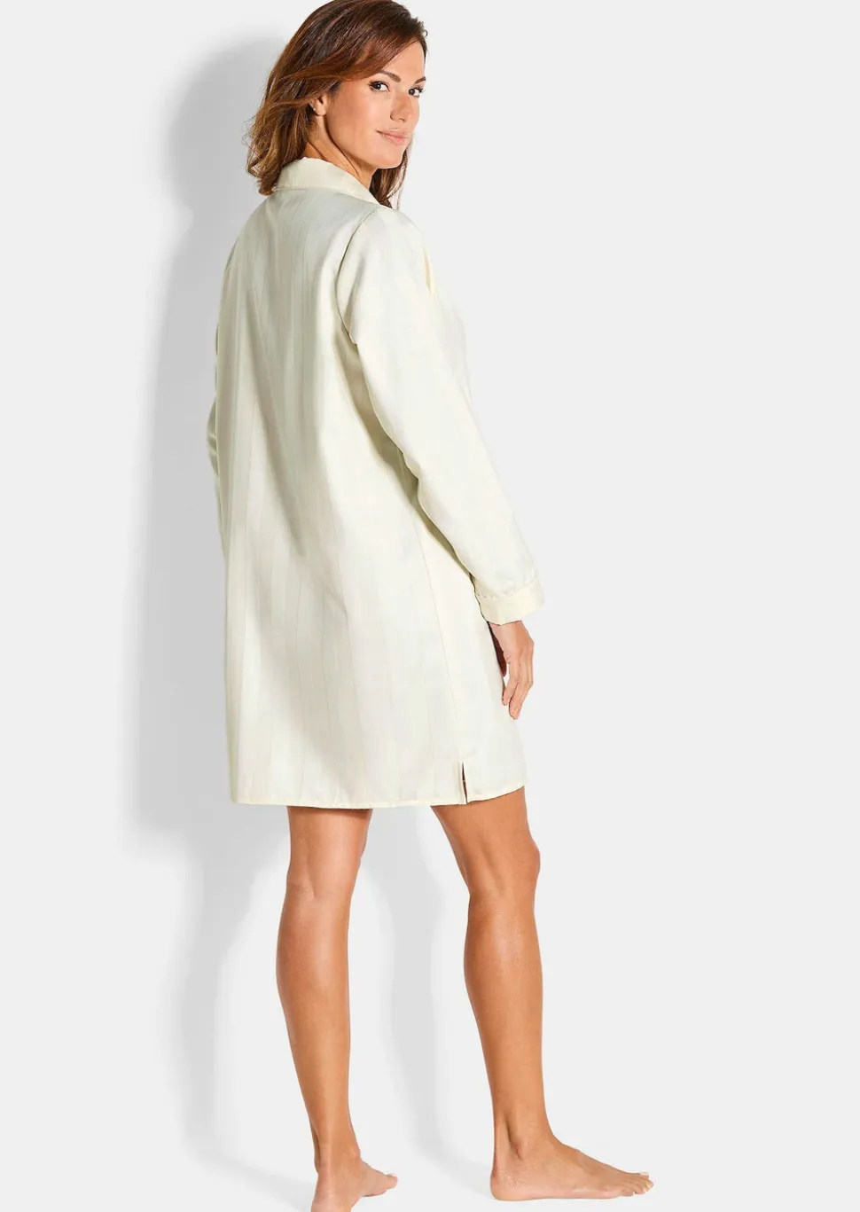 Chemise de nuit rayée en satin