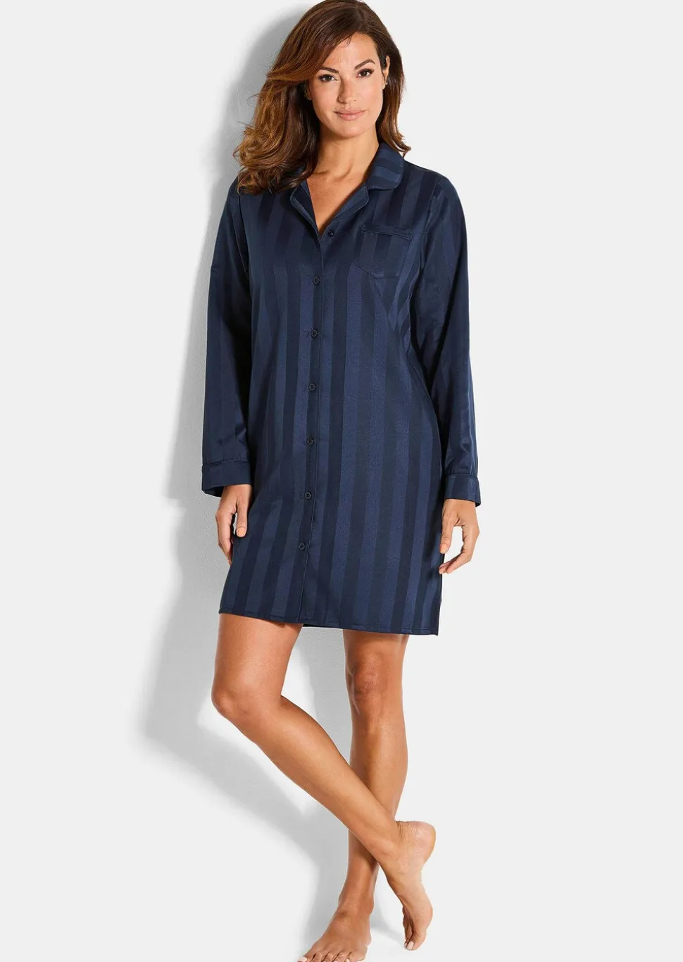 Chemise de nuit rayée en satin