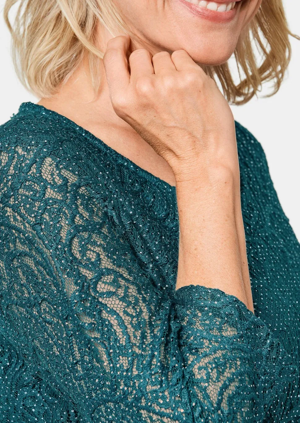 Chemisier en dentelle légèrement brillant