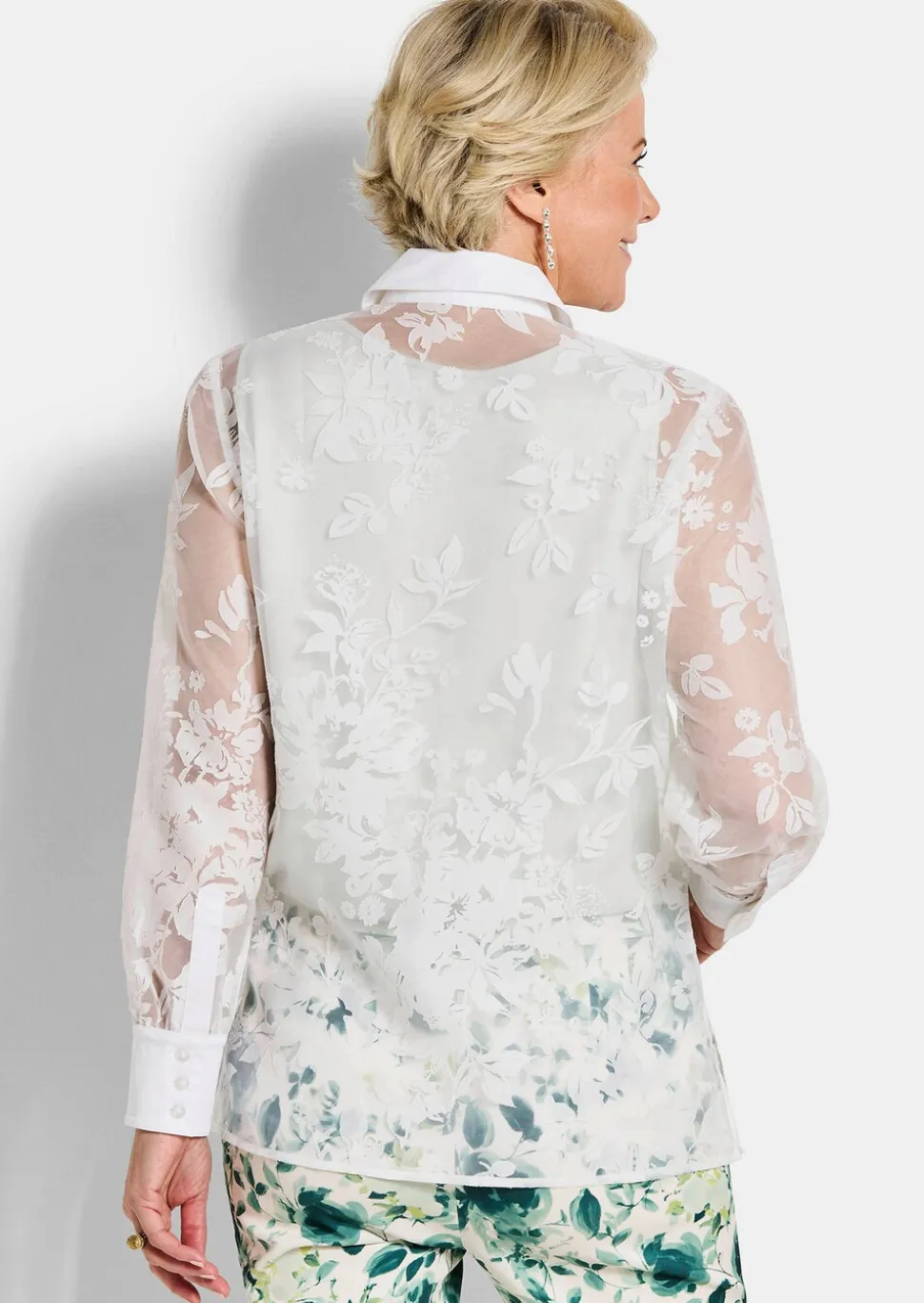 Chemisier en tissu dévoré, avec motif floral