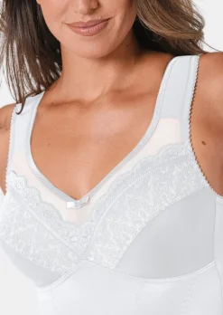 Combiné gainant avec dentelle