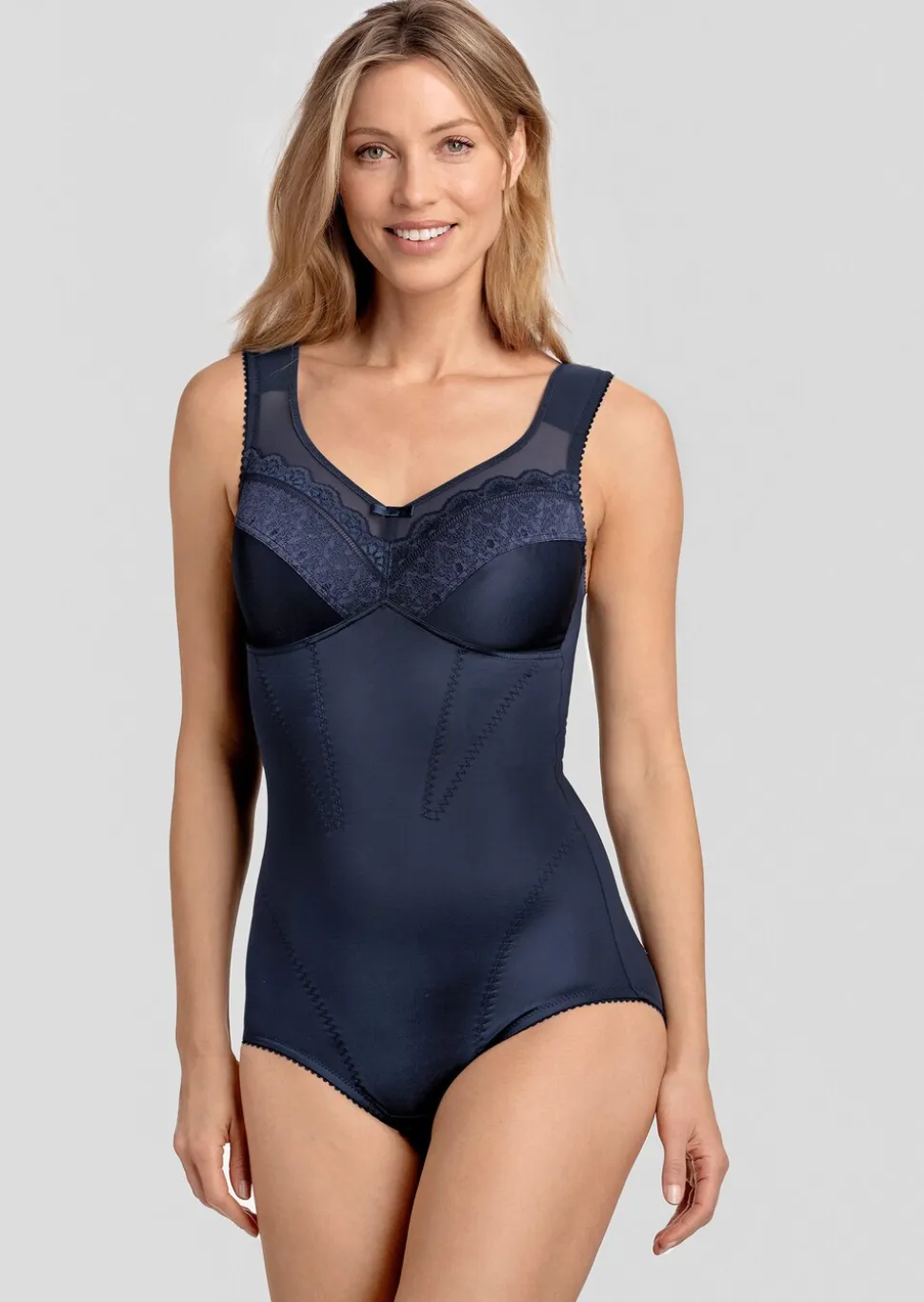 Combiné gainant avec dentelle