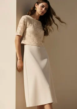Ensemble 2 pièces composé d’une robe en jersey et d’un T-shirt crocheté.