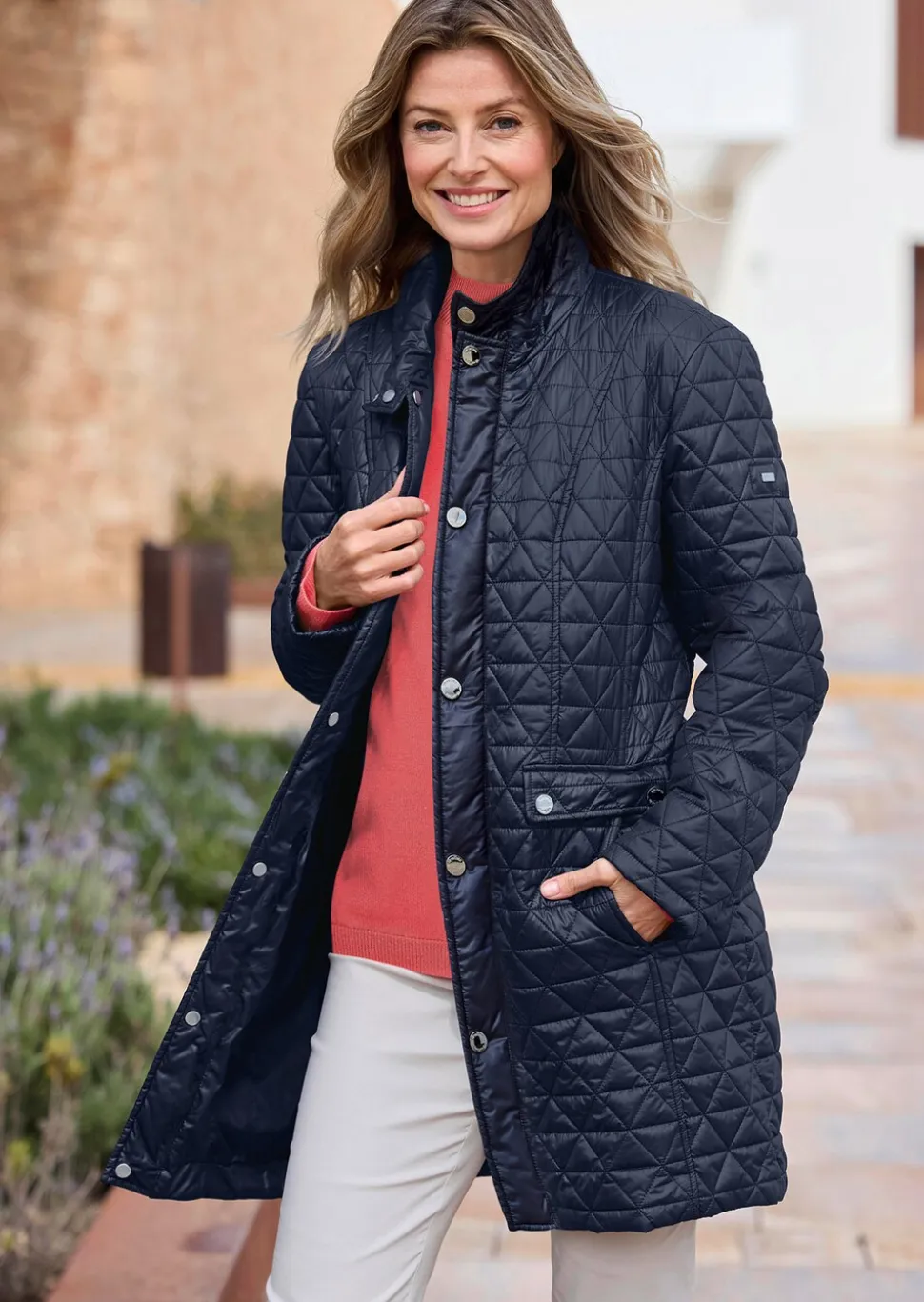 Manteau court matelassée à col droit