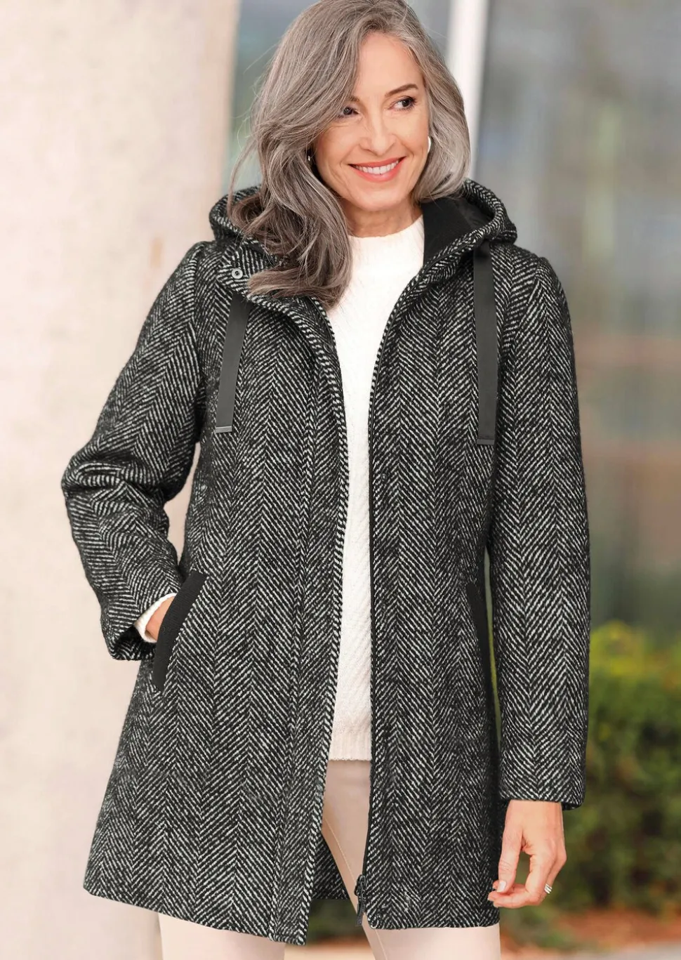 Manteau court à motif chevrons avec capuche