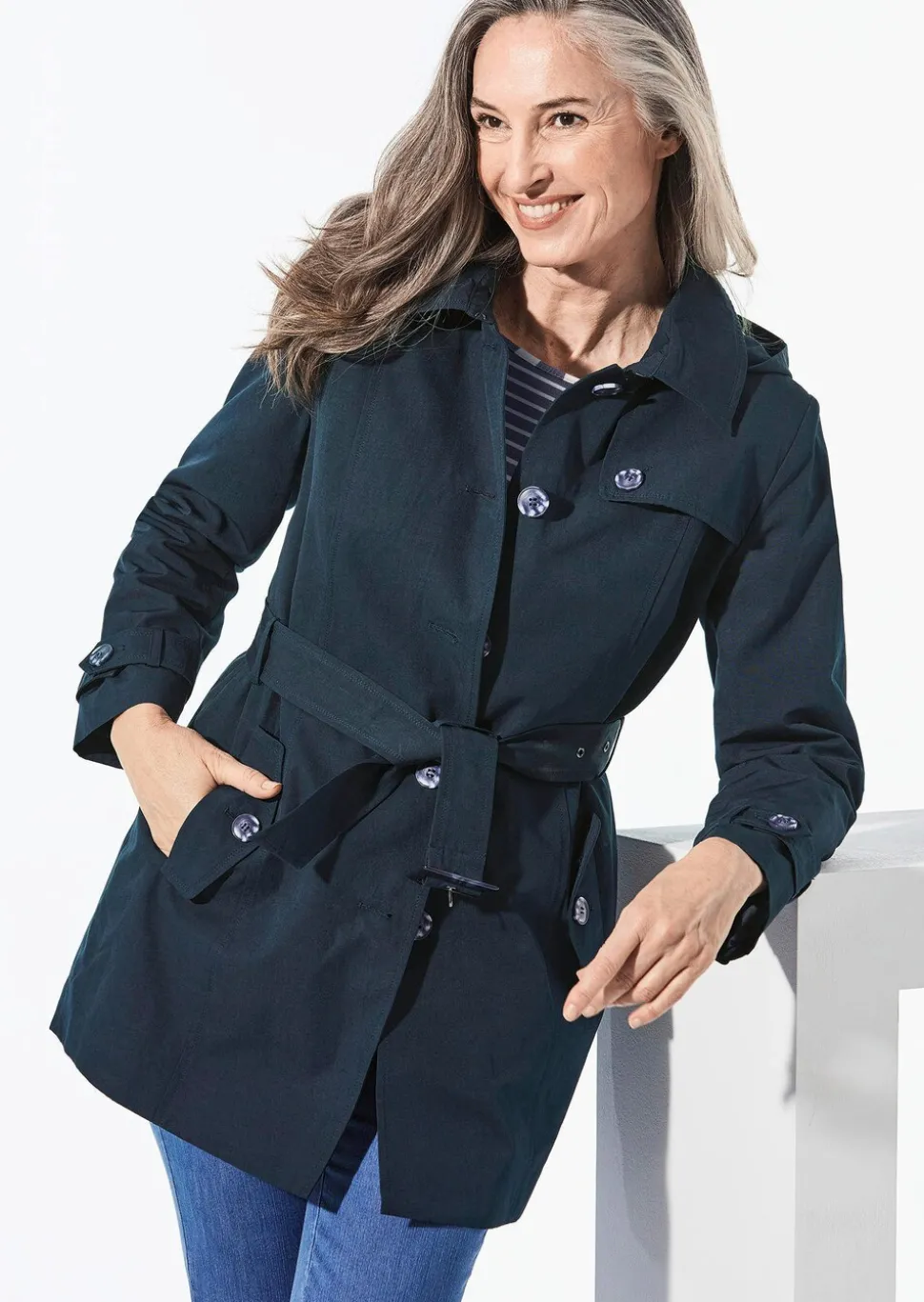Manteau court style trenchcoat