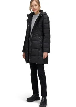 Manteau matelassé avec capuche en tissu fourrure