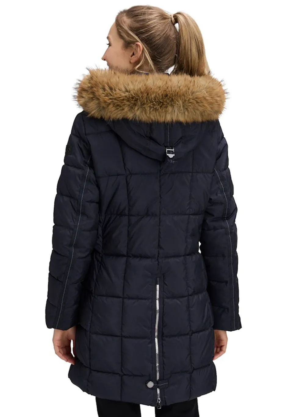 Manteau matelassé avec de nombreuses poches zippées