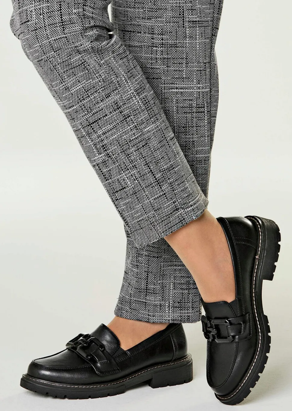 Mocassins JANA en similicuir verni