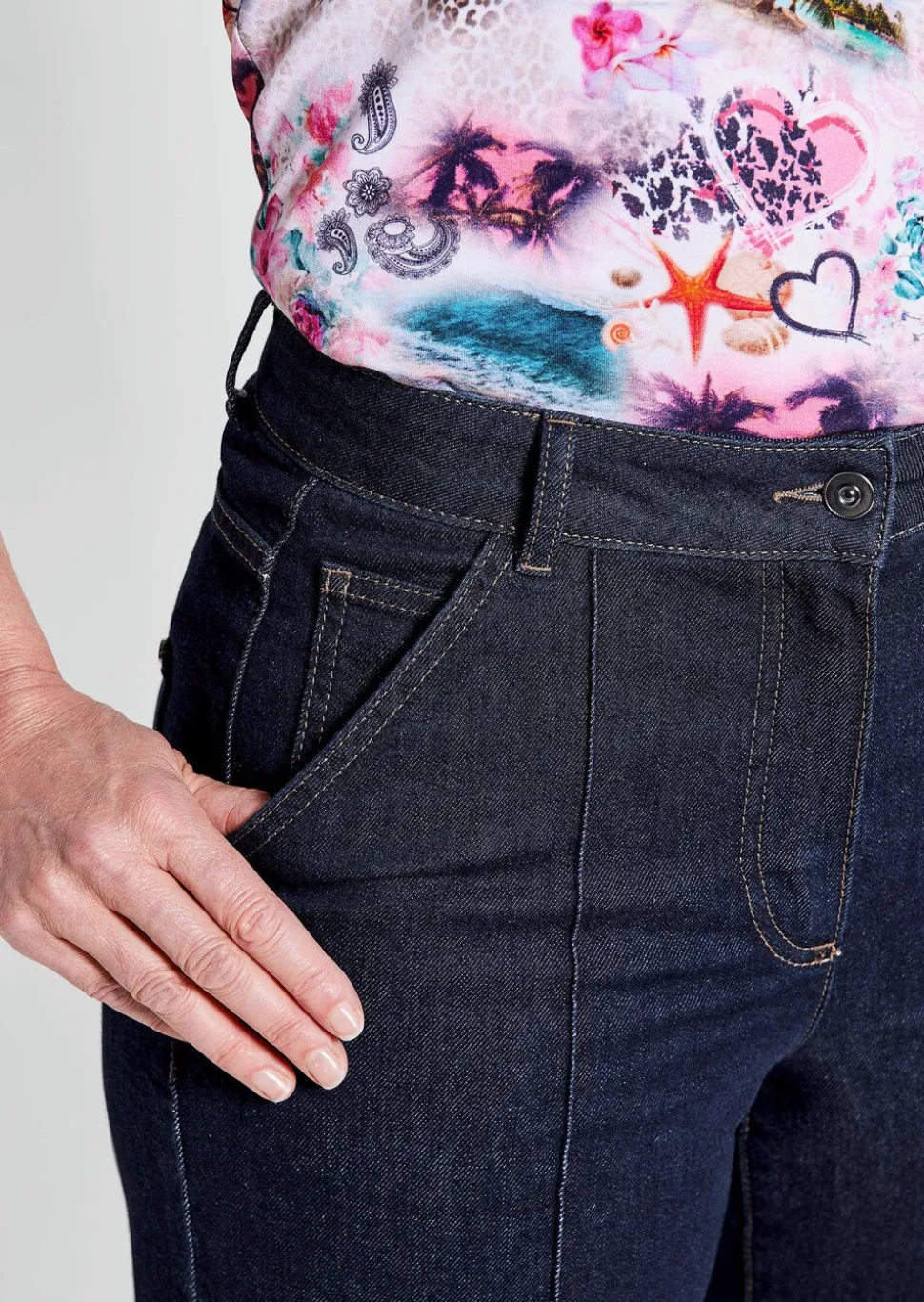 Pantacourt en jean VERA avec ceinture montée en forme