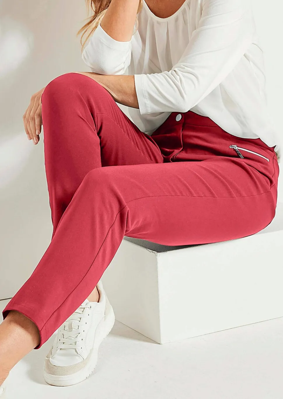 Pantalon BELLA à effet ventre plat, avec jambes étroites