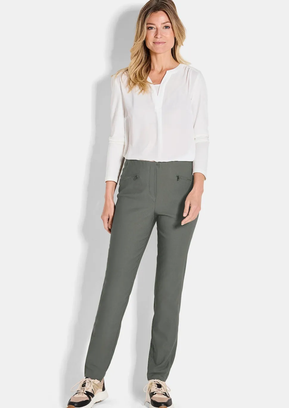 Pantalon en bengaline LOUISA. Coupe ajustée. Intérieur légèrement molletonné.