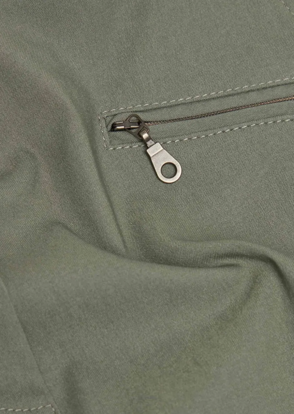 Pantalon en bengaline LOUISA. Coupe ajustée. Intérieur légèrement molletonné.