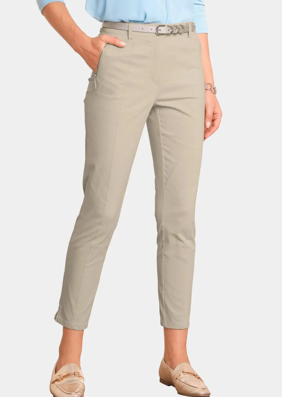 Pantalon extensible avec des coutures supplémentaires