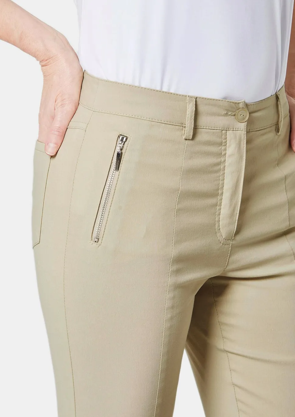 Pantalon extensible avec des coutures supplémentaires