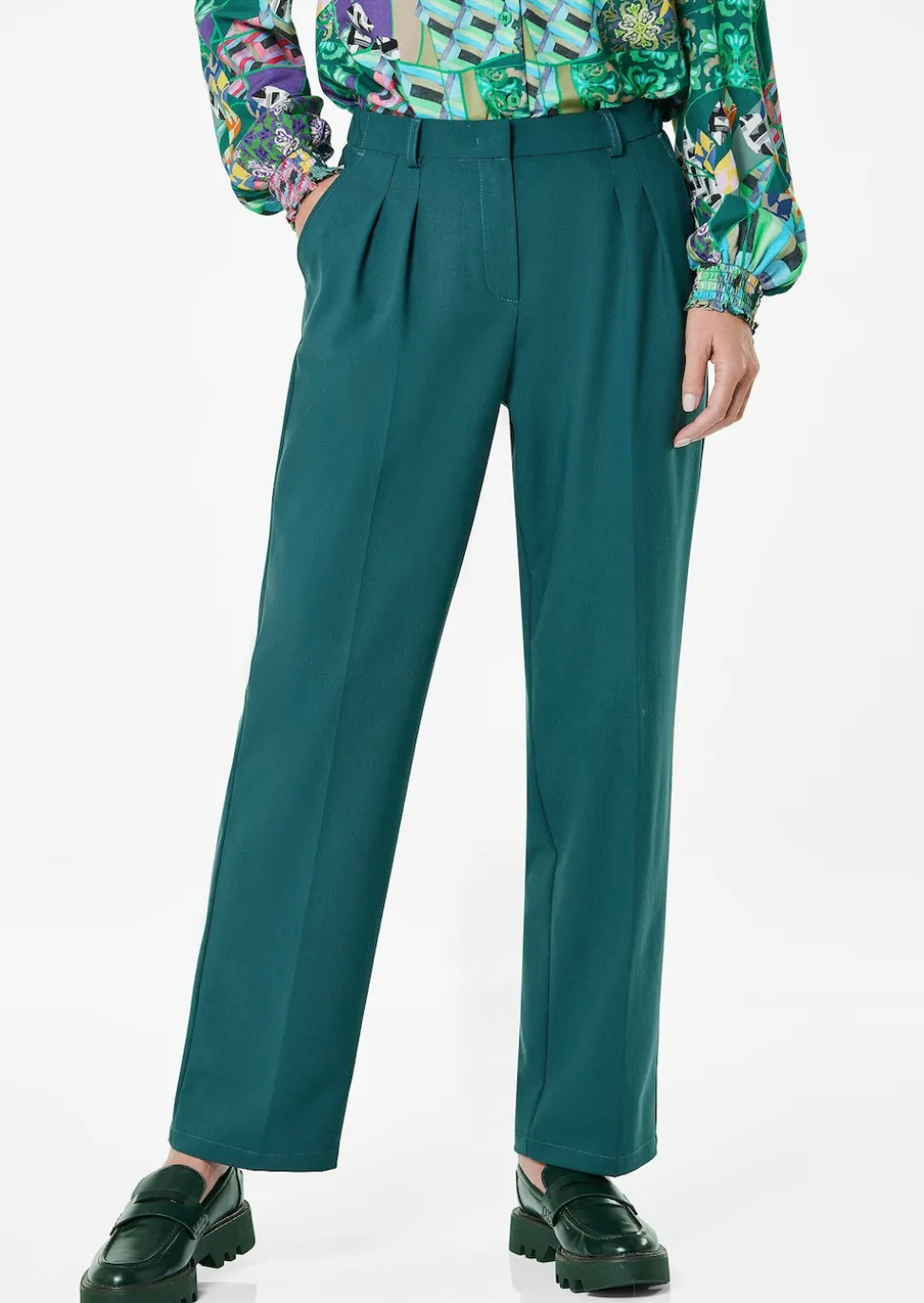 Pantalon élégant avec plis à la taille