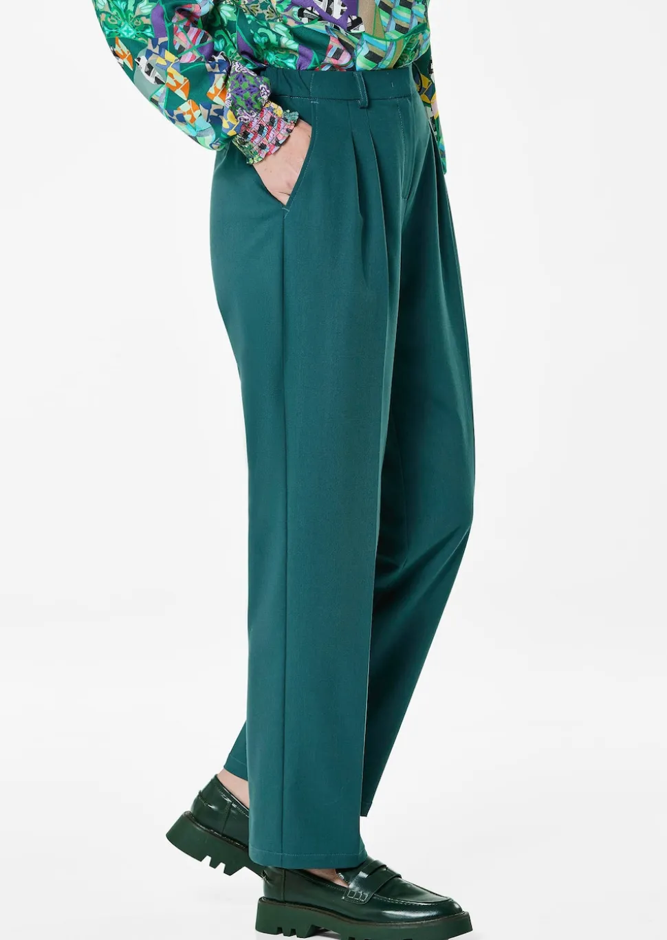 Pantalon élégant avec plis à la taille