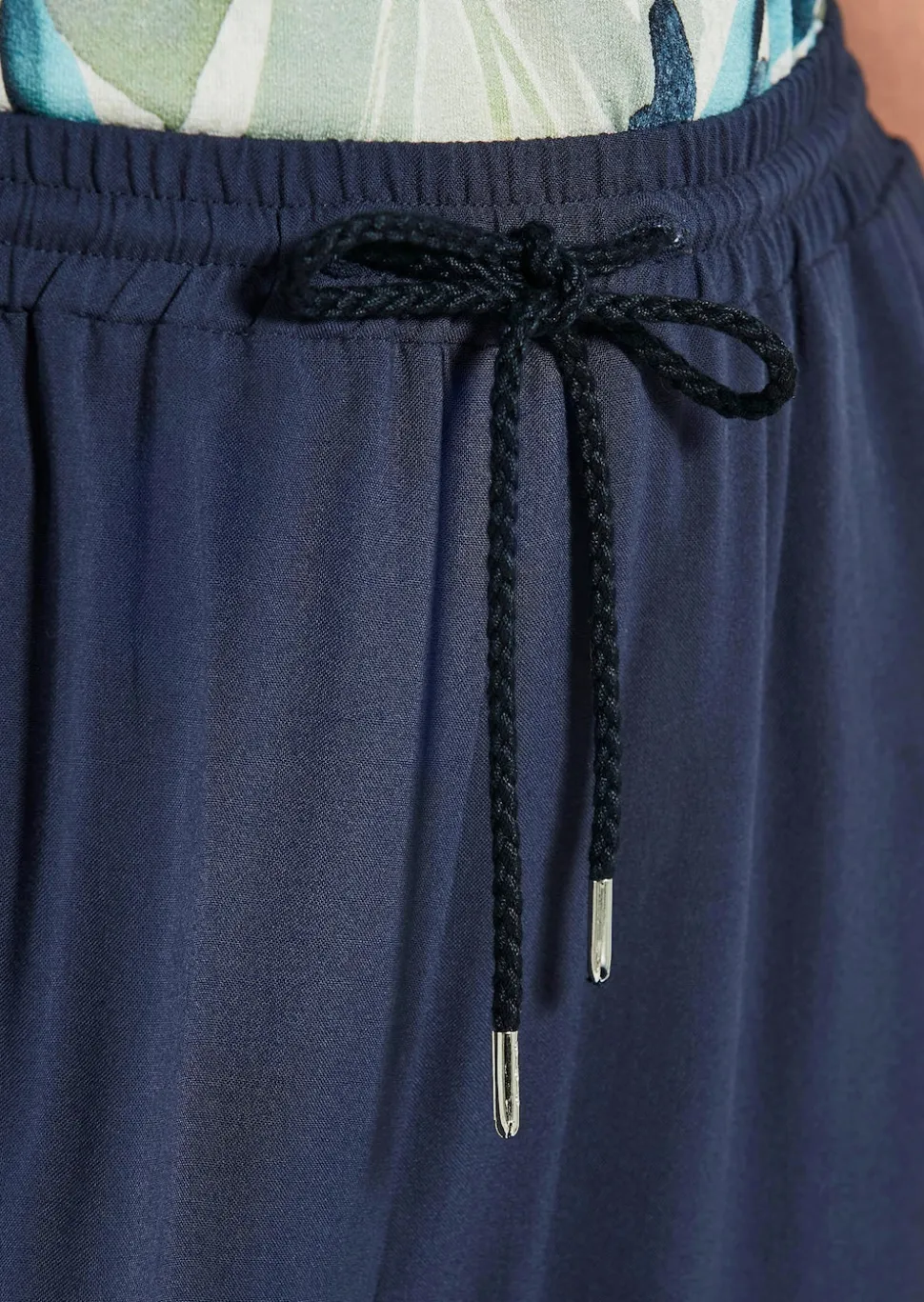 Pantalon SARA, coupe carotte