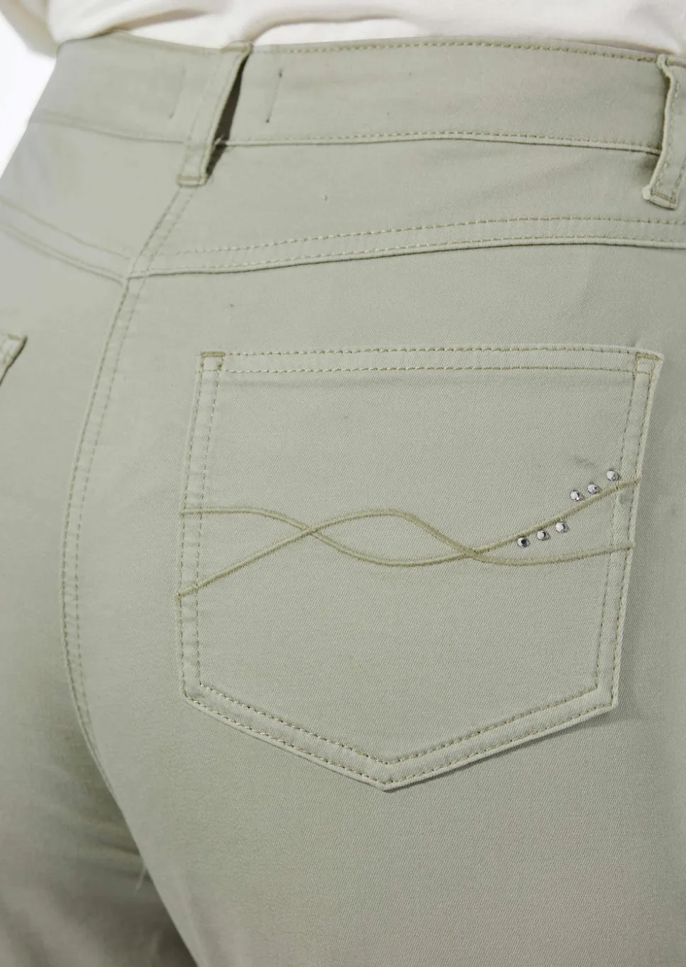 Pantalon SARA en coupe carotte, longueur 7/8