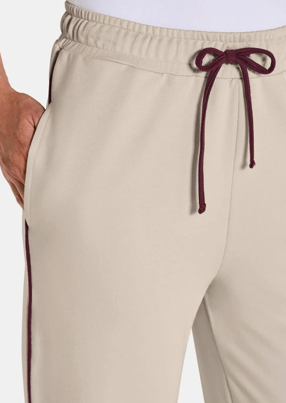 Pantalons de loisirs avec passepoils contrastants