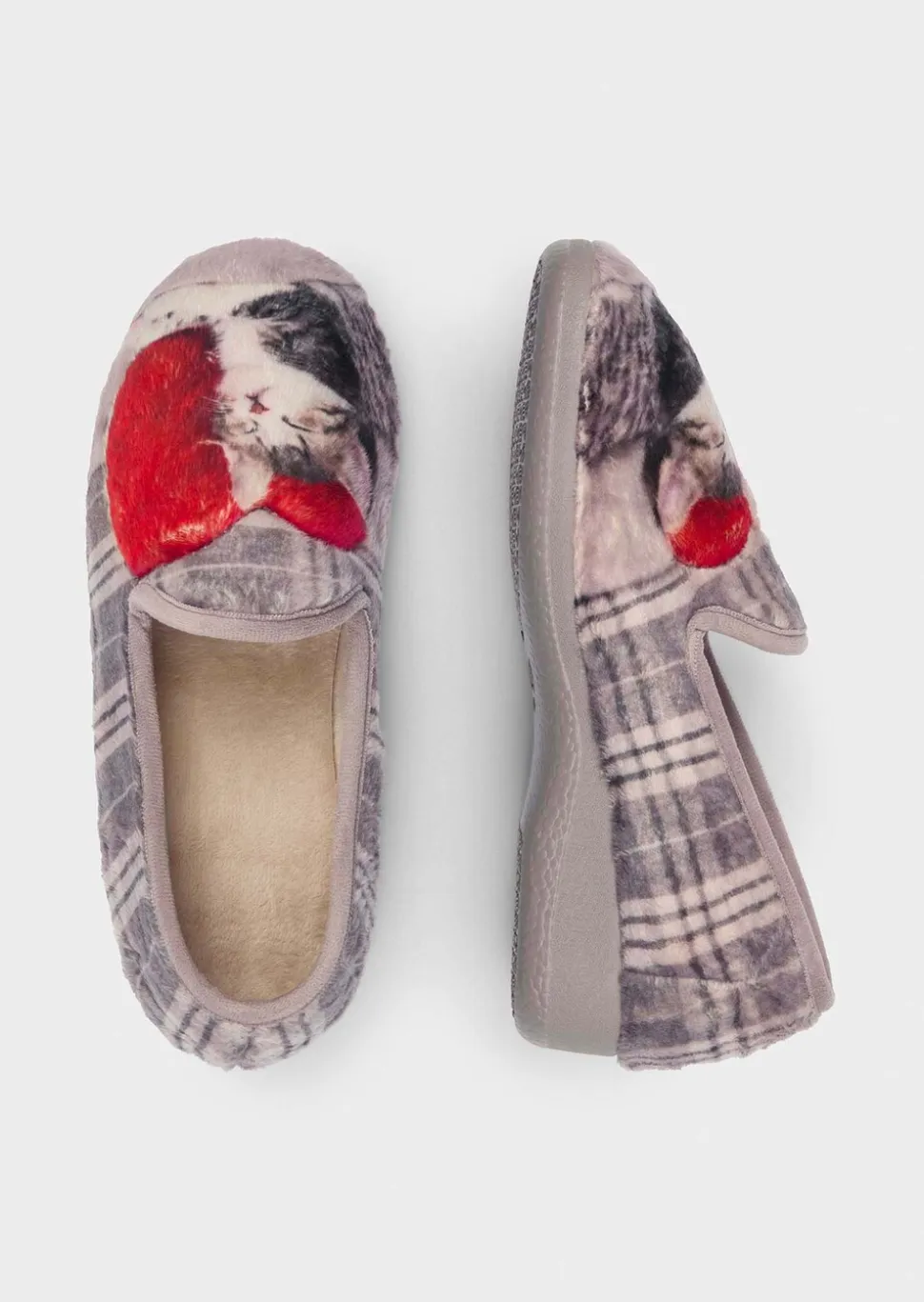 Pantoufles avec motif de chat.