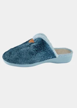 Pantoufles en peluche avec semelle extérieure à surface structurée pour une meilleure accroche.