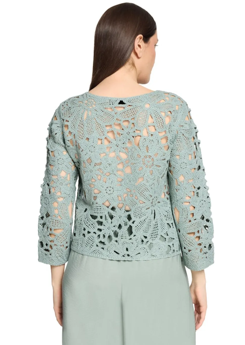 Pull crocheté avec motif floral