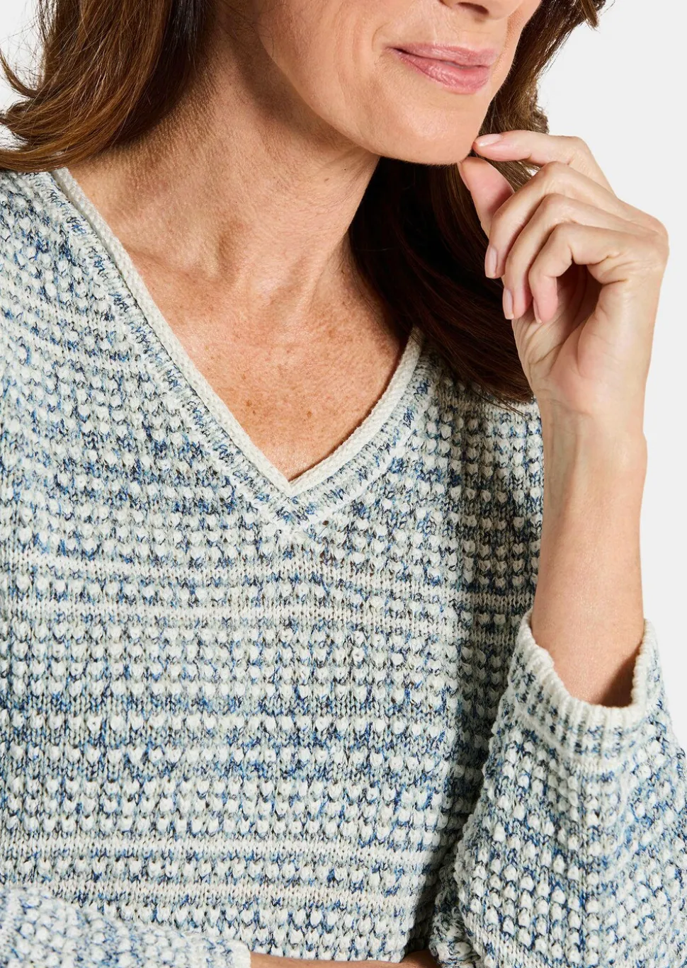 Pull en maille structurée, avec encolure en V
