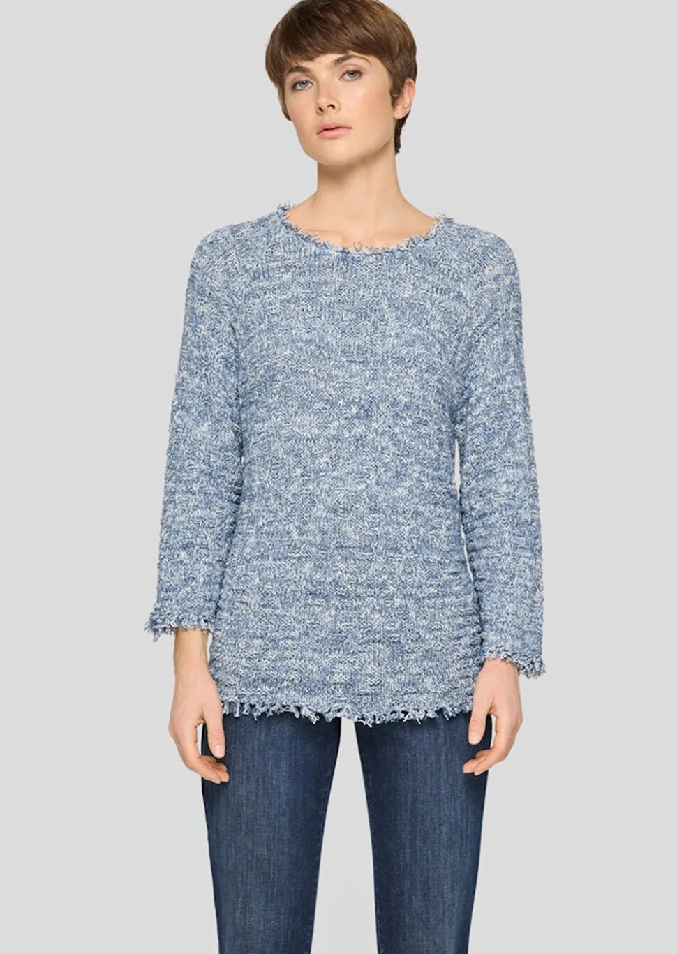 Pull multicolore orné de paillettes