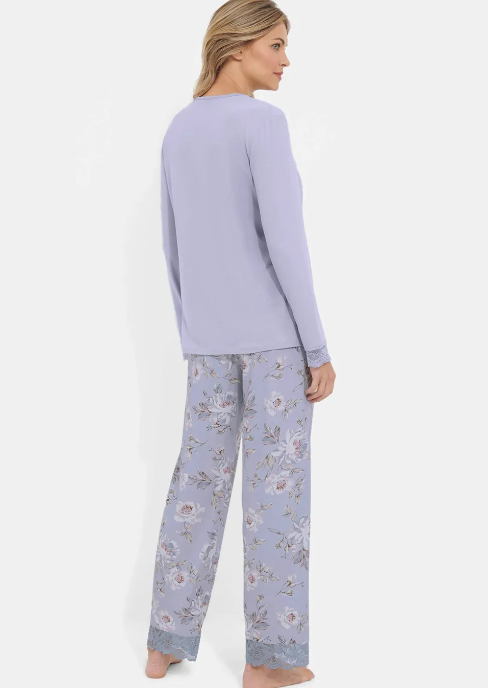 Pyjama avec détails en dentelle