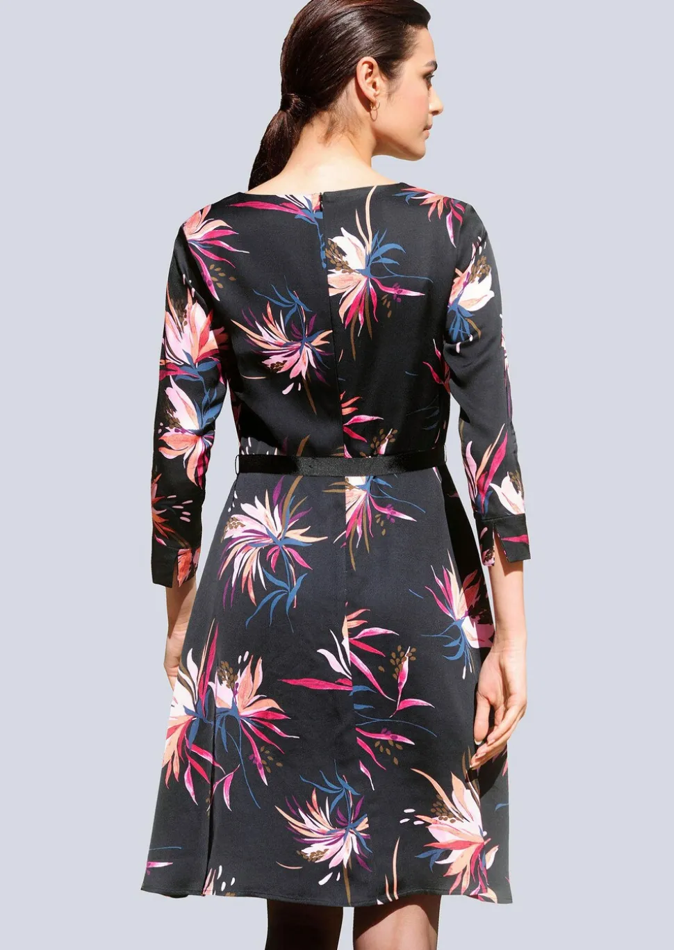 Robe avec ceinture à nouer