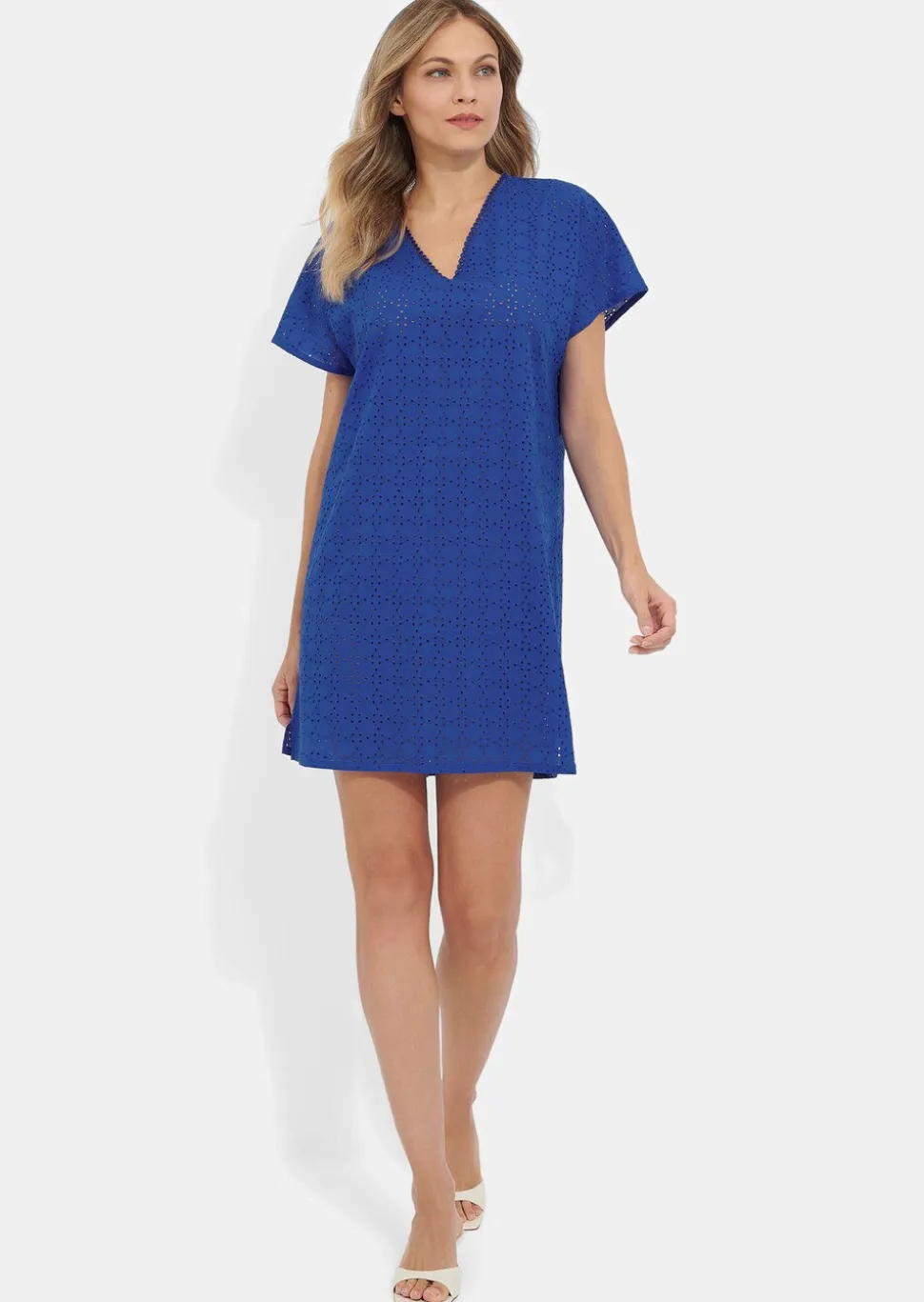 Robe de loisirs en pur coton avec broderie ajourée
