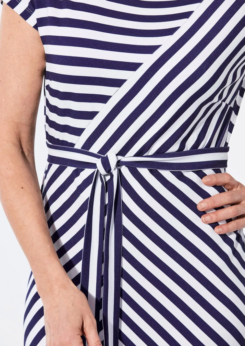 Robe à encolure bateau