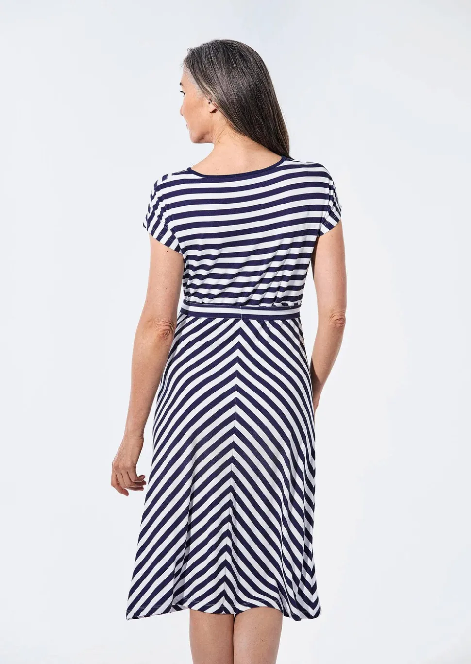 Robe à encolure bateau